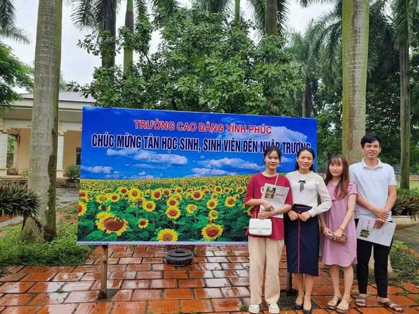 Trường Cao đẳng Vĩnh Phúc đón tân sinh viên Khoa Y dược K27 nhập học.