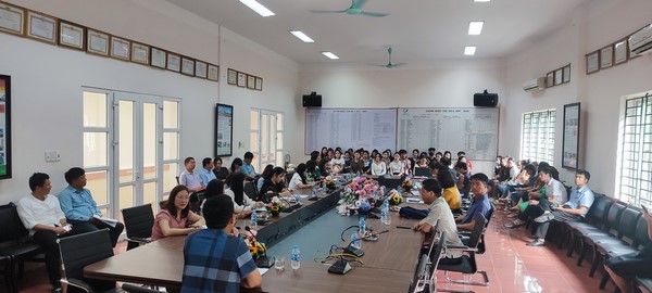 Lãnh đạo Trường Cao đẳng Vĩnh Phúc tổ chức gặp mặt lưu học sinh Lào.