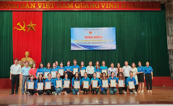 Trường CĐVP Tuyên dương Sinh viên năm tốt; Học sinh ba rèn luyện cấp trường năm học 2022-2023; Giao lưu Tân học sinh, sinh viên năm học 2023-2024.