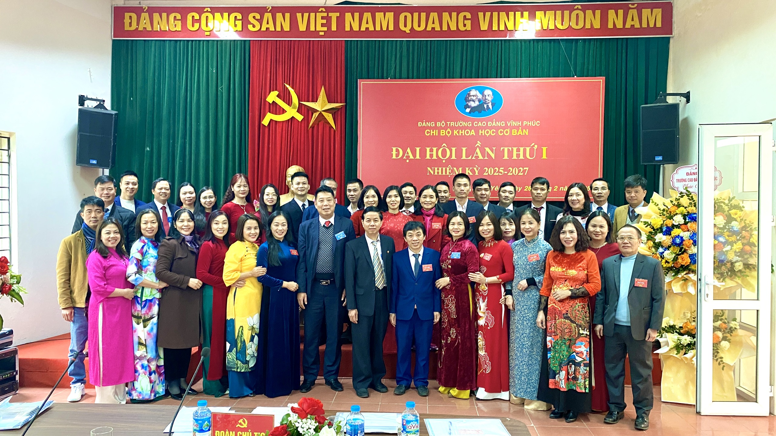 Đảng ủy viên, Bí thư các Chi bộ, toàn thể Đảng viên Chi bộ Khoa học cơ bản